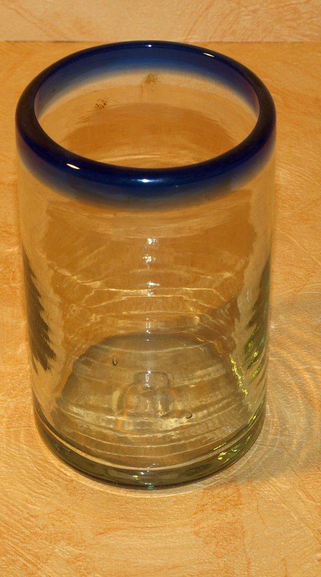 Wasserglas blauer Rand