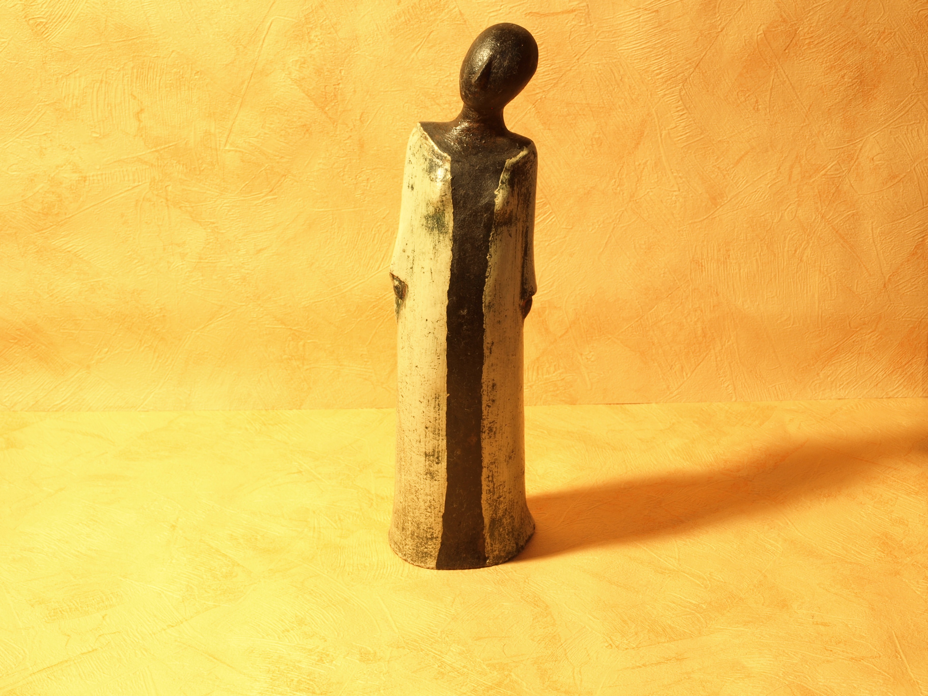 Frauenfigur Mona
